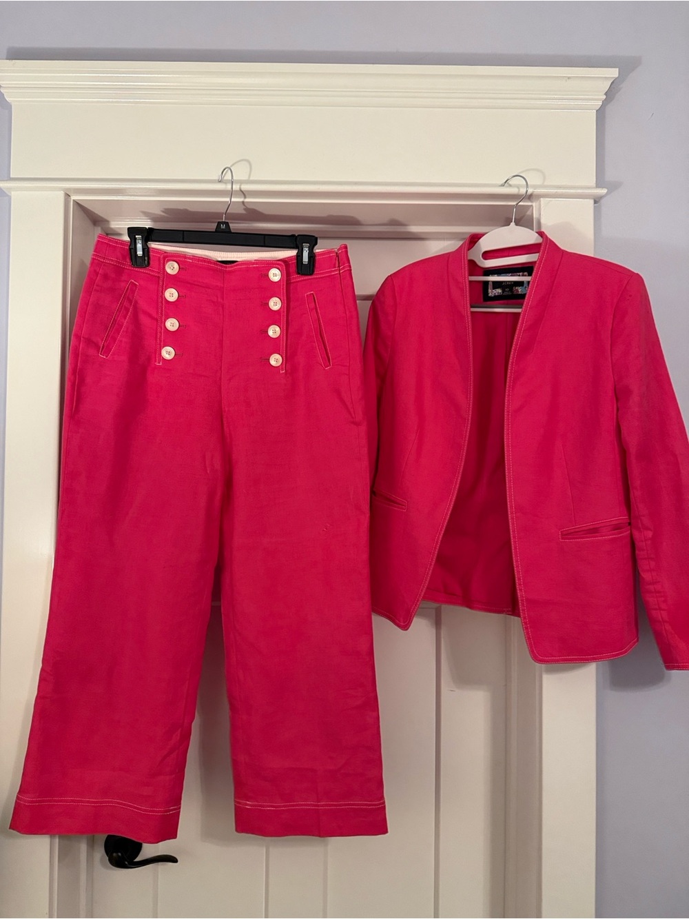 J. Crew Going Out Blazer & Peyton
Sailor Cropped Pants Fuchsia
Stretch Linen
